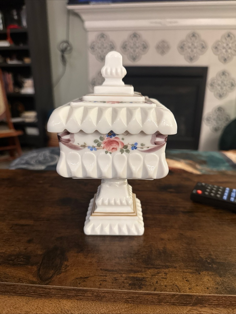 Vintage Westmoreland Milk Glass Roses & Bows Wedding Box